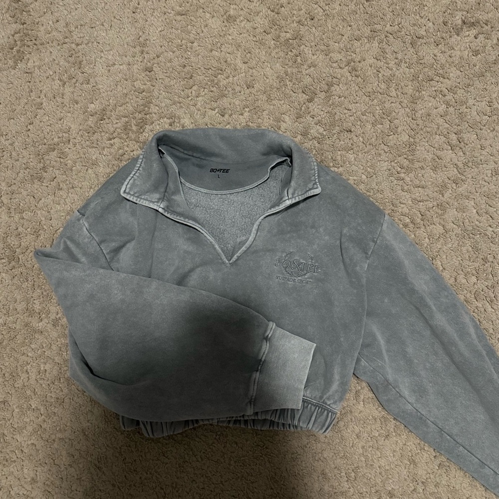 Bo and Tee cropped sweatshirts